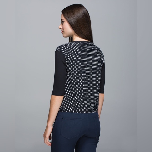 Lululemon Out of This World Tee - Picture 2 of 14